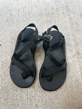 Men’s Chaco black LIKE NEW size 9